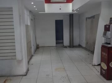 Local comercial · 100m² · 4 Ambientes · Local con Sótano y Entre - Piso Sobre Vía Públcia