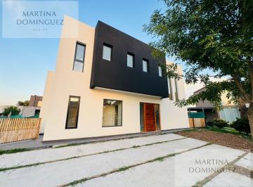Casa · 220m² · 5 Ambientes · 2 Cocheras · Casa en Venta - 4 Ambientes - El Molino Sur - Haras Santa Maria - Escobar
