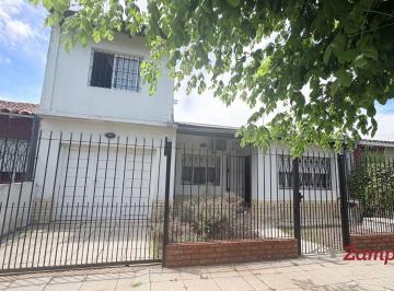 Casa · 150m² · 5 Ambientes · 1 Cochera · Casa en Luis Guillon