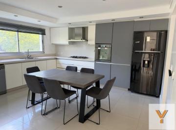 Casa · 260m² · 5 Ambientes · Casa en Venta - 4 Dorm. 5 Baños - 800 m² - Berazategui