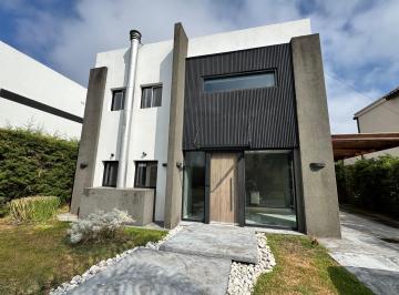 FRENTE DE LA CASA · Casa en Barrio Privado con Pileta, 7 Habitaciones, Muy Luminosa y Espaciosa