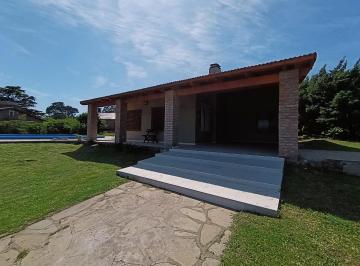 Casa · 450m² · 4 Ambientes · 3 Cocheras · Barrio Parque Golf - Oportunidad