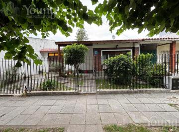 Casa · 81m² · 4 Ambientes · 2 Cocheras · Casa en Venta Wilde 4 Amb