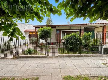Casa · 81m² · 4 Ambientes · 2 Cocheras · Casa en Venta Wilde 4 Amb