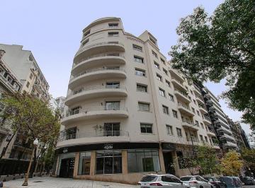 Oficina comercial · 322m² · 1 Cochera · Oficina Recién Reciclada en Esmeralda en Esquina Arroyo. Excelente Estado, Recién Reciclada.