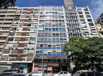 Oficina comercial · 175m² · 1 Cochera · Oficina de 175 m², Al Frente con Balcón Terraza. Vista Abierta, Muy Lumionosa. Muy Buen Estado