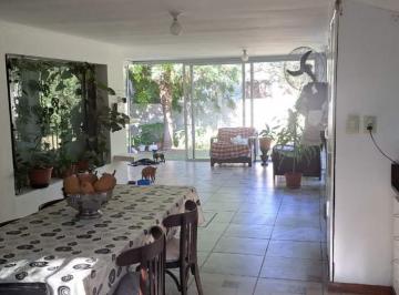 Casa · 255m² · 4 Ambientes · 2 Cocheras · Casa en Venta - 3 Dorm. 2 Baños - 1285 m² - Cordoba