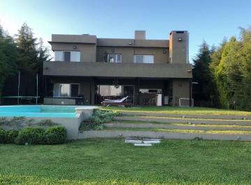 Casa · 250m² · 6 Ambientes · 2 Cocheras · Casa en Santa Teresa, Villanueva, Tigre