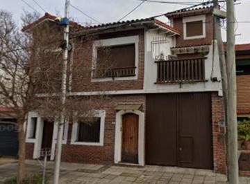 PH · 100m² · 4 Ambientes · 5 Cocheras · Departamento Tipo Casa en Planta Alta de 4 Ambientes Mas Galpon en Planta Baja.