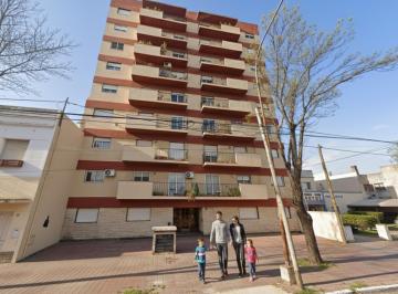 Fachada del edificio de 3 cuerpos. · Departamento 4 Ambientes en Venta – 80 m² – a 4 Cuadras del Mar | Necochea