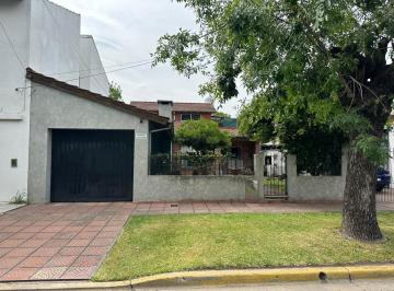 Casa · 188m² · 2 Cocheras · Casa en Venta en El Centro de Belén de Escobar