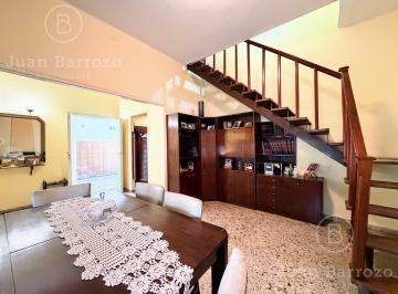 Casa · 220m² · 6 Ambientes · 1 Cochera · Venta de Casa Ideal Para 2 Familias. Banfield Este