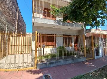 Casa · 120m² · 4 Ambientes · 2 Cocheras · Casa de 4 Ambientes en 2 Plantas.