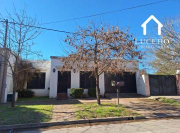 Casa de 4 ambientes, San Antonio de Areco · Casa con 2 Dorm. en Venta, San Antonio de Areco