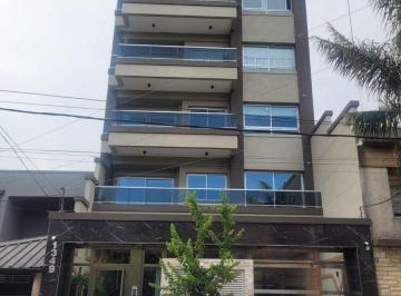 Departamento de 4 ambientes, Lanús · Departamento de Categoría de 4 Ambientes con Cochera en Venta en Lanús Este