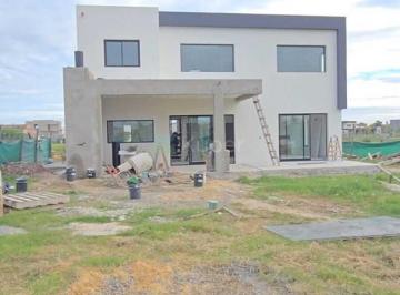 Casa · 186m² · 5 Ambientes · 1 Cochera · Casa en Venta en Santa Elisa, Pilar del Este, Pilar