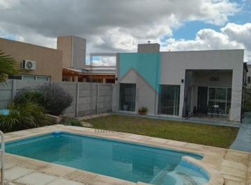 Casa · 198m² · 3 Ambientes · 2 Cocheras · Excelente Casa Moderna con Parque, Pileta y Quincho + Departamento Anexo - Ubicada en El Centro de L