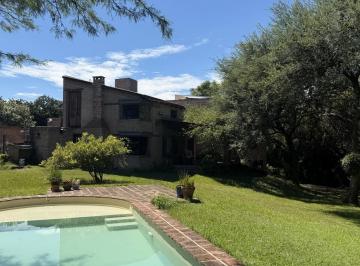 Casa · 270m² · 6 Ambientes · 1 Cochera · Hermosa Casa en La Herradura
