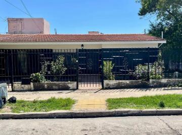 Casa · 110m² · 6 Ambientes · 1 Cochera · Casa en Venta de 2 Dorm., 2 Baños. B° Santa Rita, Villa Carlos Paz
