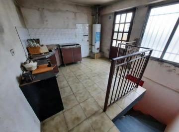 Casa · 247m² · 5 Ambientes · 1 Cochera · Casa en Venta - 4 Dorm. 3 Baños - Cochera - 410 m² - Lanús Oeste