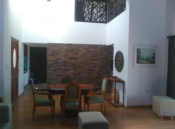 Casa · 150m² · 10 Ambientes · Venta Excelente Propiedad en Bela Vista E53