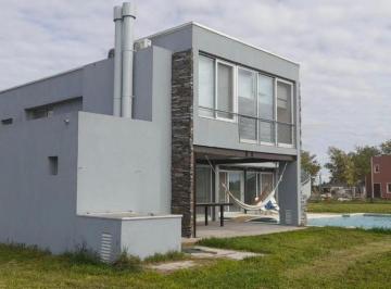 Casa · 362m² · 6 Ambientes · 3 Cocheras · Casa en Venta - 4 Dorm. 4 Baños - Cochera - 11.000 m² - San Miguel del Monte