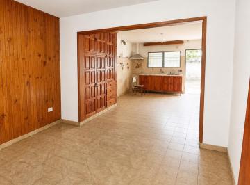 Casa · 128m² · 4 Ambientes · Venta de Casa en Las Palmas - 3 Dorm.