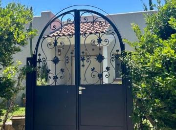 Casa · 140m² · 5 Ambientes · Excelente Casa en Venta en Malvinas Argentinas