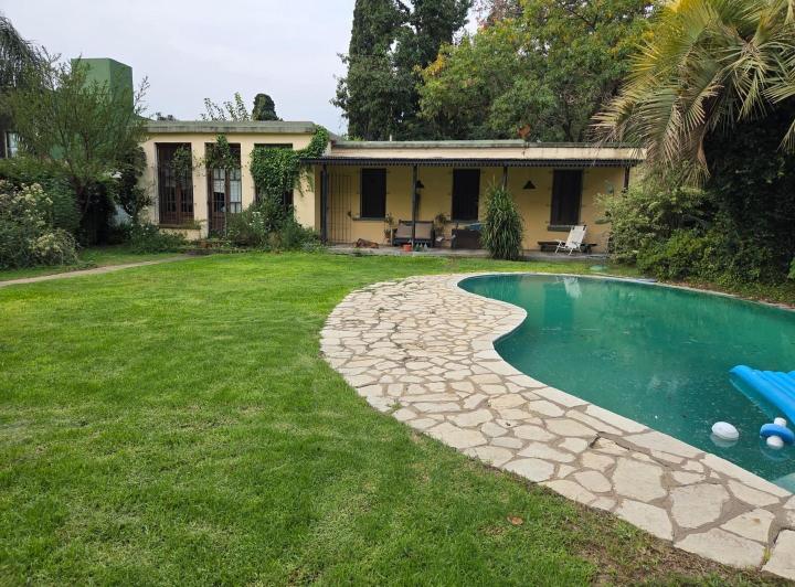 Casa · 200m² · 5 Ambientes · 2 Cocheras