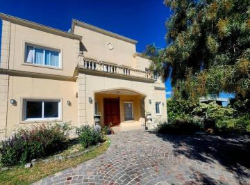 Casa · 252m² · 6 Ambientes · 1 Cochera · Casa 6 Ambientes en Venta, San Sebastián, Área 5