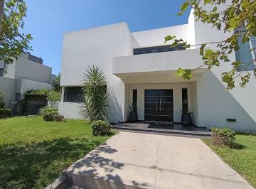 Casa · 351m² · 9 Ambientes · 2 Cocheras · Tejas del Sur 3 Casa en Venta con 4 Dorm.
