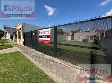 Casa · 72m² · 3 Ambientes · 1 Cochera · Casa en Jose León Suarez