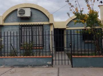 Casa de 8 ambientes, El Challao · Vendo Casa en Bº 12 de Junio