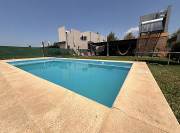 Casa · 100m² · 5 Ambientes · 2 Cocheras · Casa en Barrio Privado Casuarinas Tres Dorm. con Pileta