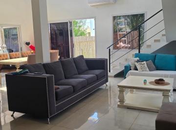 Casa · 240m² · 5 Ambientes · Venta Casa Lagos de Canning - Permuta - Ezeiza