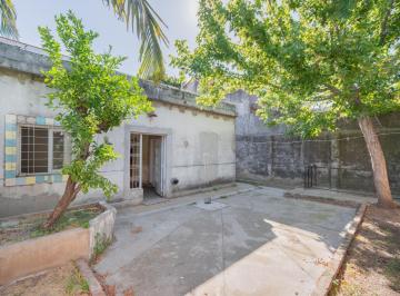 Casa · 93m² · 4 Ambientes · 2 Cocheras · Casa en Venta de 3 Ambientes en Villa Ballester con Cochera Para Dos Autos, Lavadero, Patio y Jardin