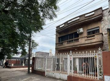 Casa · 216m² · 9 Ambientes · 2 Cocheras · Casa + Departamento Sobre Oroño