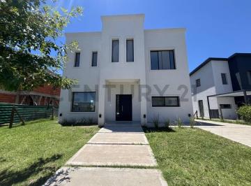 Casa · 159m² · 4 Ambientes · 2 Cocheras · Casa en Venta Barrio San Pablo