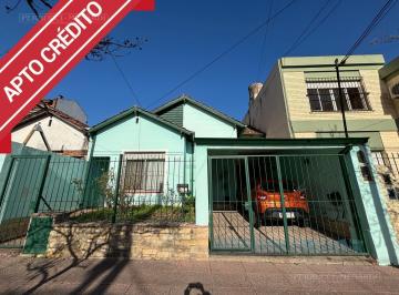 Casa · 433m² · 4 Ambientes · 1 Cochera · Casa con Amplio Lote