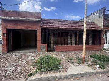 Casa · 180m² · 5 Ambientes · 1 Cochera · Casa Multifamiliar en Villa Celina