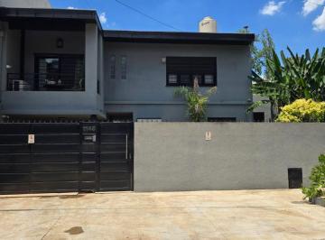 Casa de 4 ambientes, San Isidro · Excelente Casa 4 Ambientes con Pileta, Inmejorable Zona - Impecable!