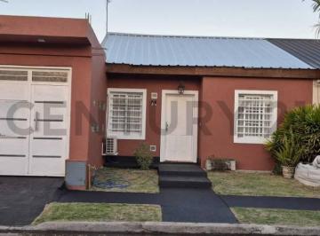 Casa · 110m² · 4 Ambientes · 1 Cochera · Venta Casa 4 Ambientes con Parque y Garage en Barrio Semi - Cerrado | Altos de Podestá – Acepta Permut