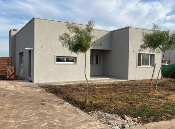 Casa · 130m² · 4 Ambientes · 1 Cochera · Casa en Venta en Santa Elisa, Pilar del Este