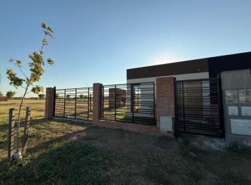 Casa · 91m² · 4 Ambientes · 1 Cochera · Casa a La Venta 3 Dorm. a Estrenar en Ecotierra Pueblo Esther
