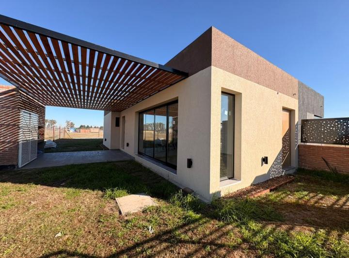 Casa · 91m² · 4 Ambientes · 1 Cochera