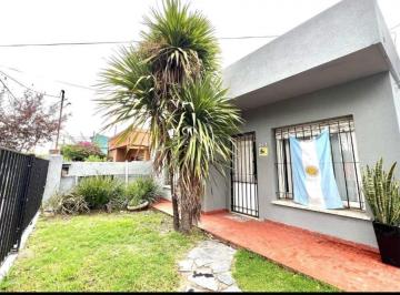 Casa · 240m² · 3 Ambientes · 2 Cocheras · Casa Luis Guillon