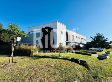 Casa · 450m² · 6 Ambientes · 2 Cocheras · Casa 6 Ambientes en Venta Los Troncos Berazategui
