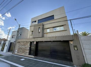 Casa · 108m² · 5 Ambientes · 2 Cocheras · Casa en Venta - 2 Dorm. 3 Baños 2 Cocheras - 108 m² - Manuel B Gonnet