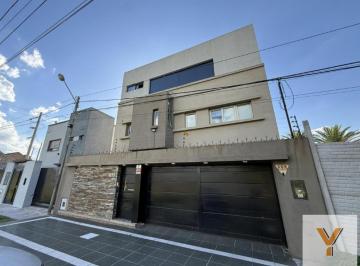 Casa · 108m² · 5 Ambientes · 2 Cocheras · Casa en Venta - 2 Dorm. 3 Baños 2 Cocheras - 108 m² - Manuel B Gonnet