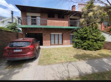 Casa · 175m² · 5 Ambientes · 2 Cocheras · Chalet 5 Ambientes en Barrio Constitucion